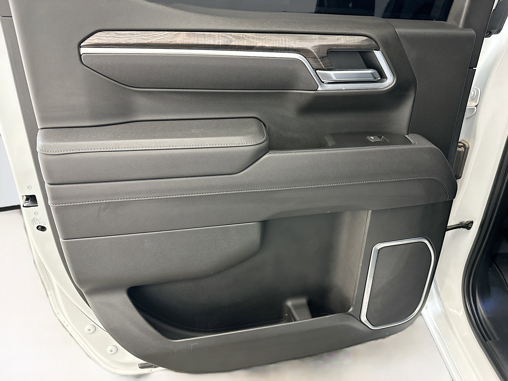 Used 2025 Chevrolet Silverado 1500 LTZ image 27