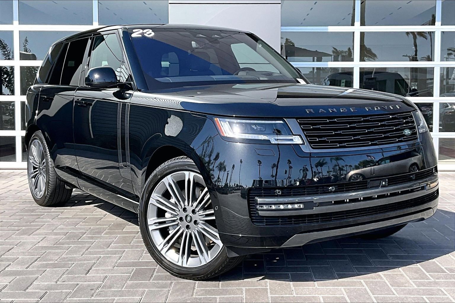 Used 2023 Land Rover Range Rover SE AWD/4WD image 3