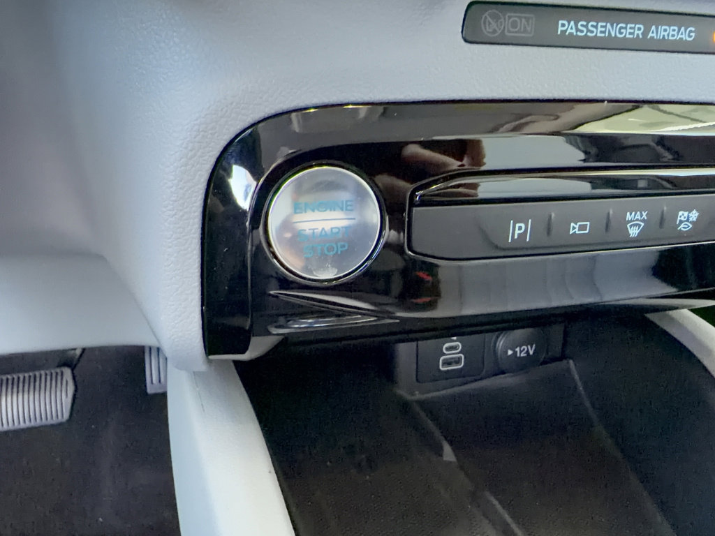 Certified 2025 Ford Escape SE w/ PHEV Premium Package FWD image 23