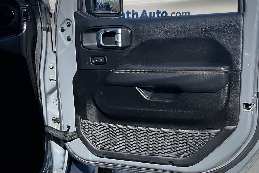 Used 2023 Jeep Wrangler Unlimited Sahara AWD/4WD image 27