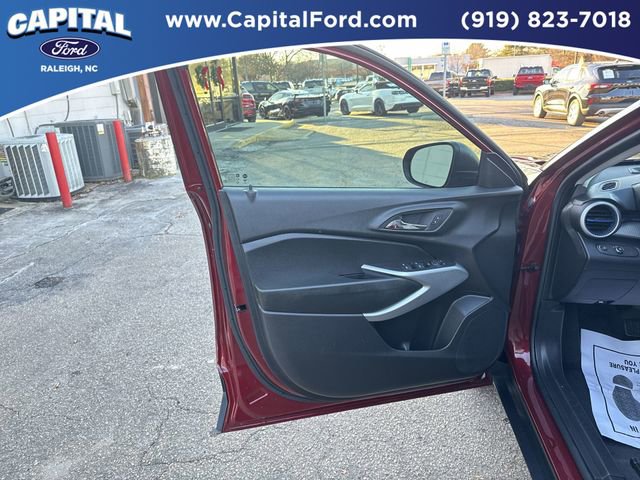 Used 2025 Chevrolet Trax LS image 19