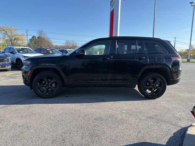 Used 2023 Jeep Grand Cherokee Altitude AWD/4WD image 4