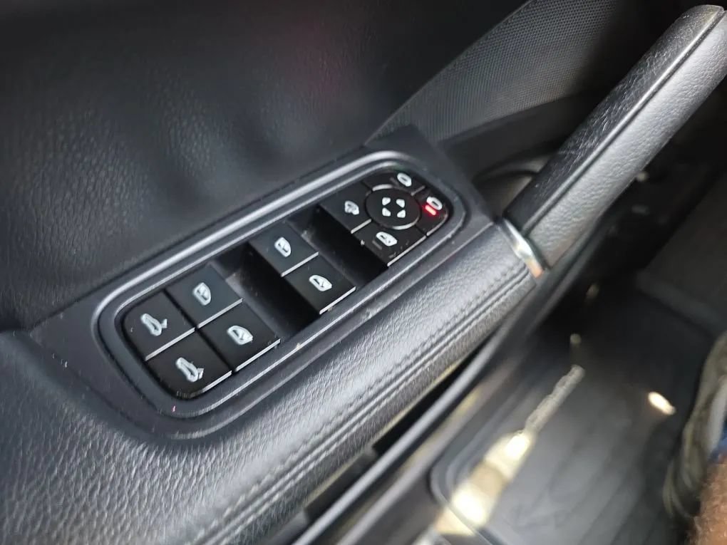 Used 2020 Porsche Cayenne AWD/4WD image 23