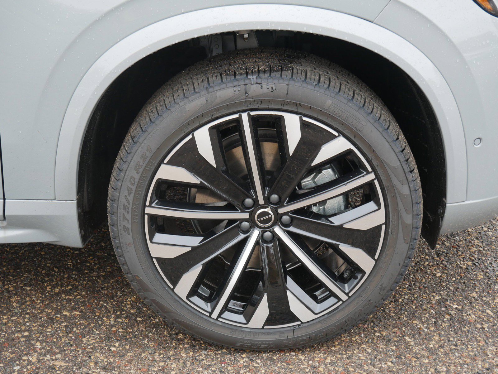 New 2026 Volvo XC90 B6 Plus w/ Protection Package Premier AWD/4WD image 4