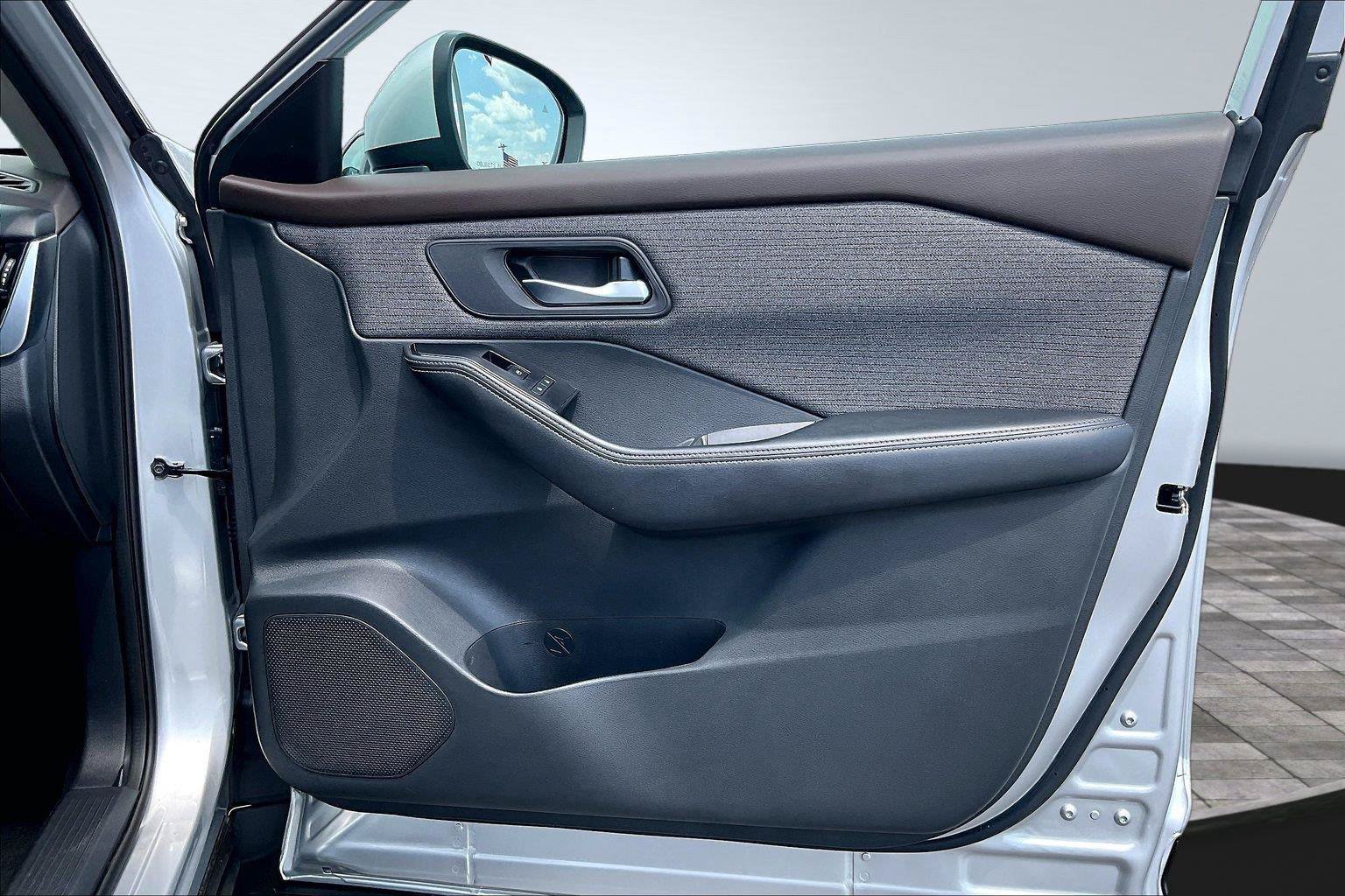 Certified 2021 Nissan Rogue SV FWD image 24