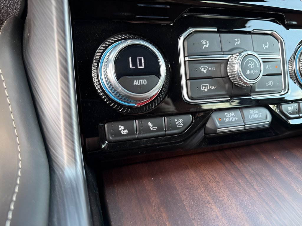 Used 2023 GMC Yukon Denali Ultimate AWD/4WD image 24