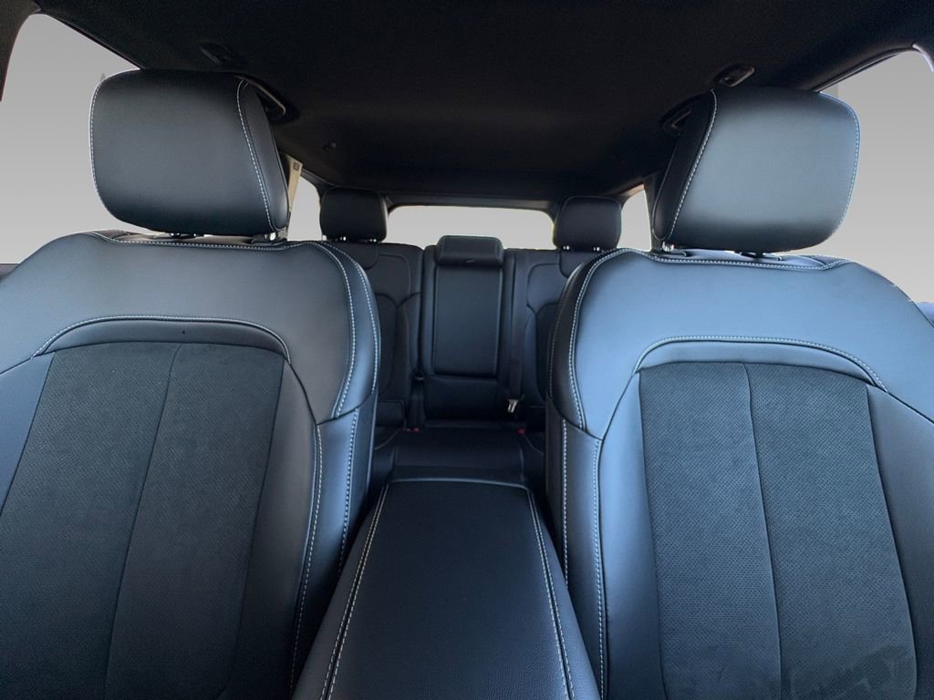 New 2026 Jeep Grand Cherokee Altitude image 2