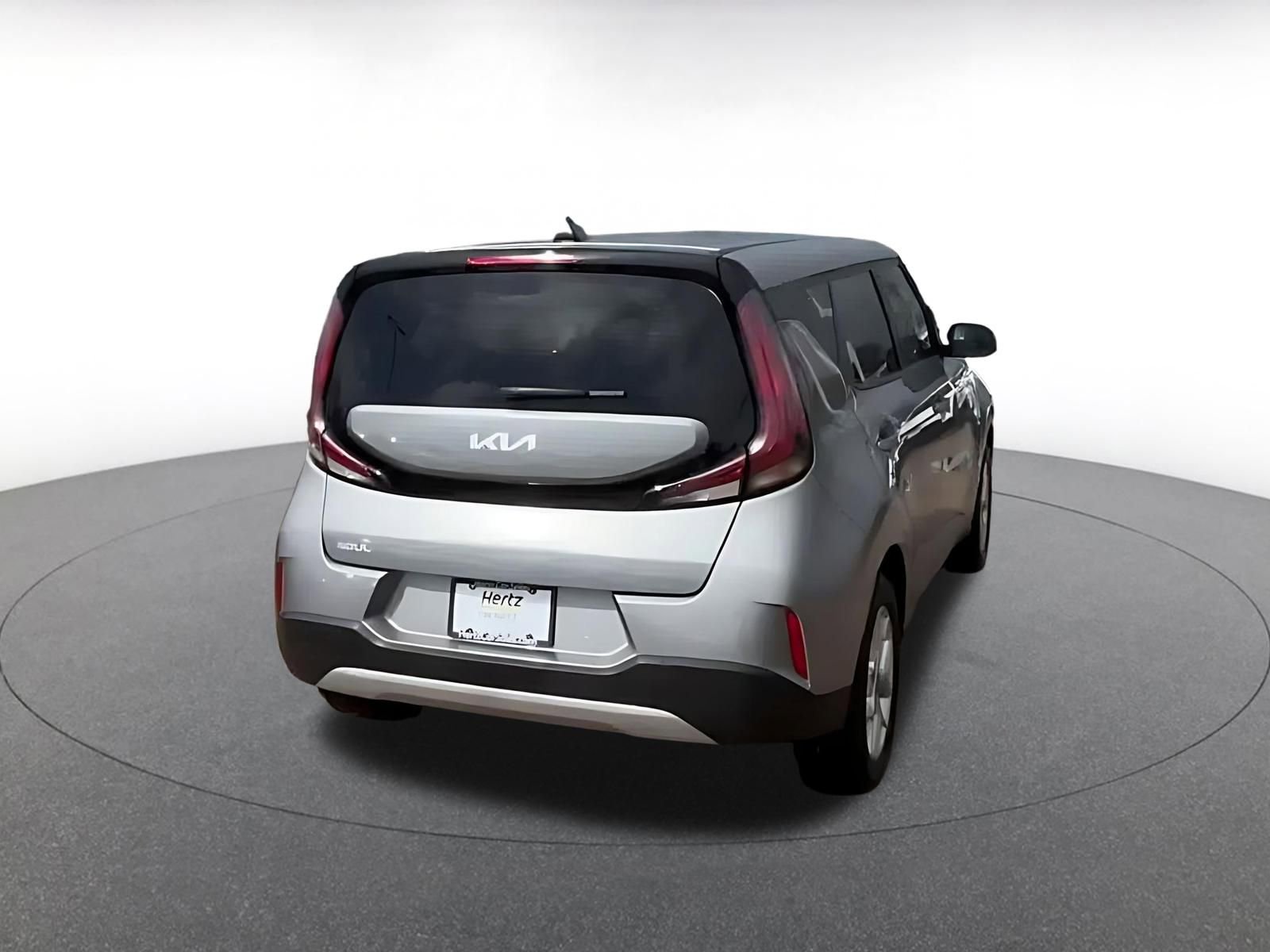 Used 2025 Kia Soul LX w/ LX Technology Package FWD image 14