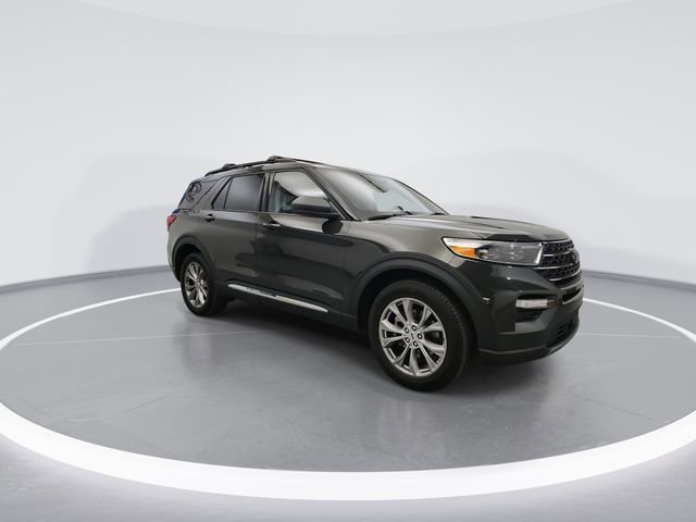 Used 2022 Ford Explorer XLT w/ Equipment Group 202A image 2