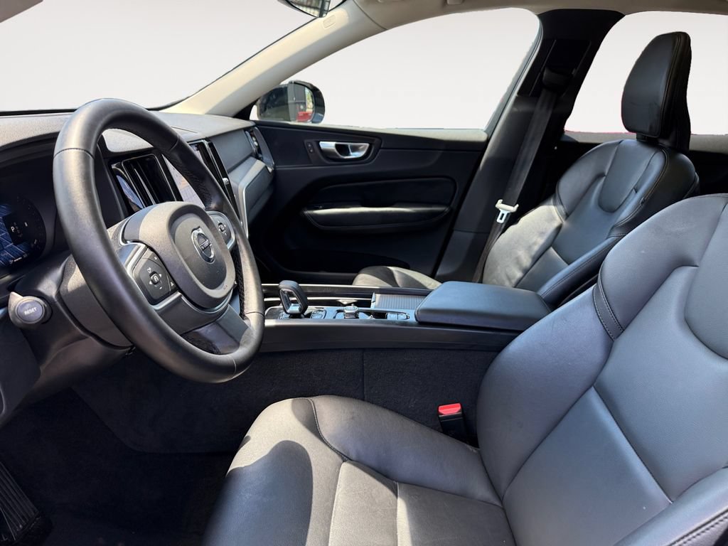 Used 2025 Volvo XC60 B5 Core AWD/4WD image 9