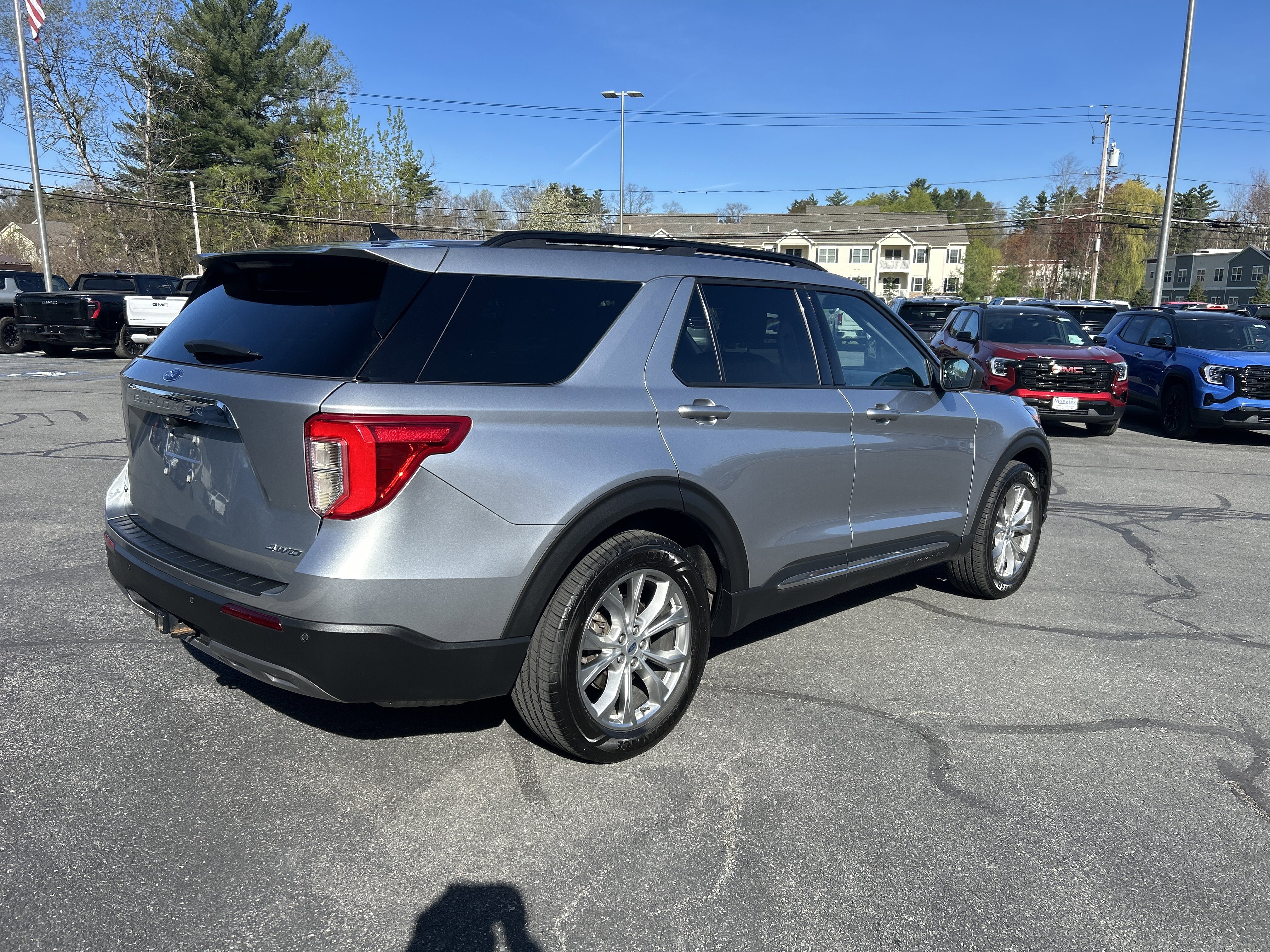 Used 2021 Ford Explorer XLT w/ Equipment Group 202A AWD/4WD image 12