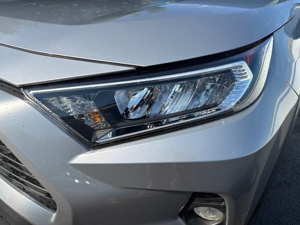 Used 2019 Toyota RAV4 XLE Premium w/ Cold Weather Package AWD/4WD image 9