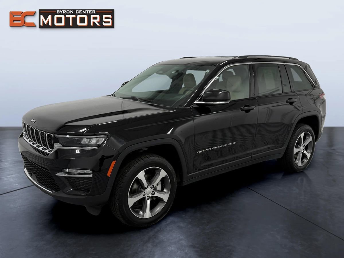Used 2023 Jeep Grand Cherokee Limited AWD/4WD image 1