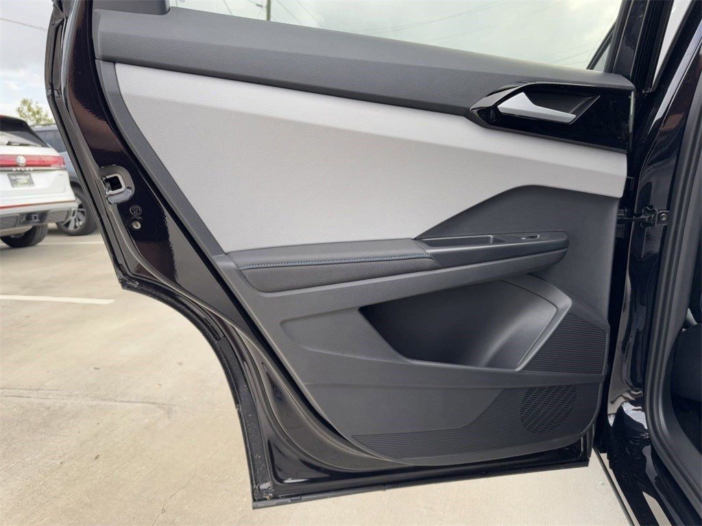 New 2024 Volkswagen Taos SE image 9
