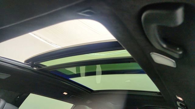 Used 2024 BMW X7 xDrive40i w/ Executive Package image 59