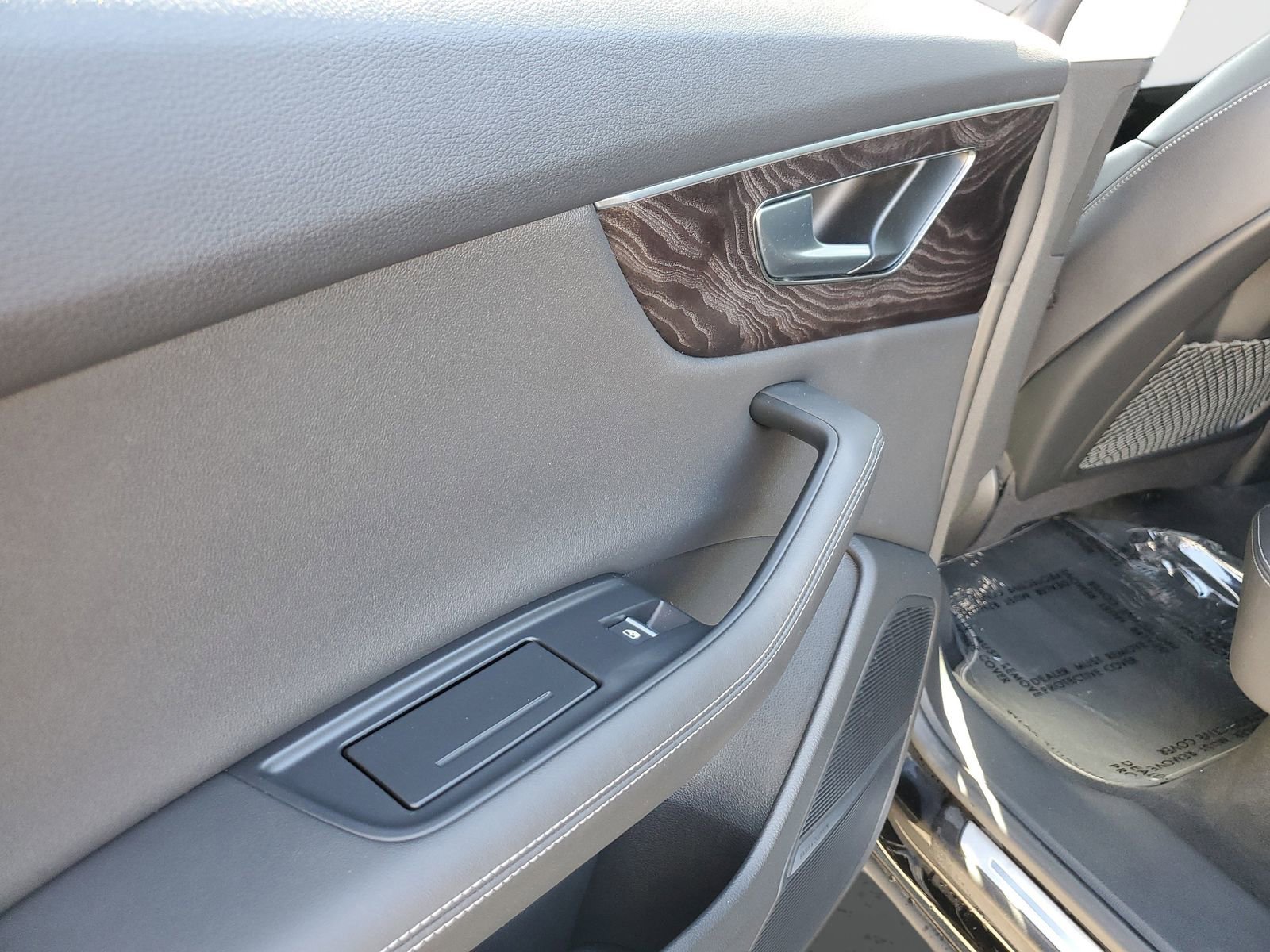 Used 2023 Audi Q8 Premium Plus w/ Premium Plus Package image 17