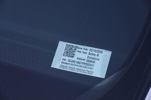 Used 2023 Chrysler Pacifica Touring-L image 30