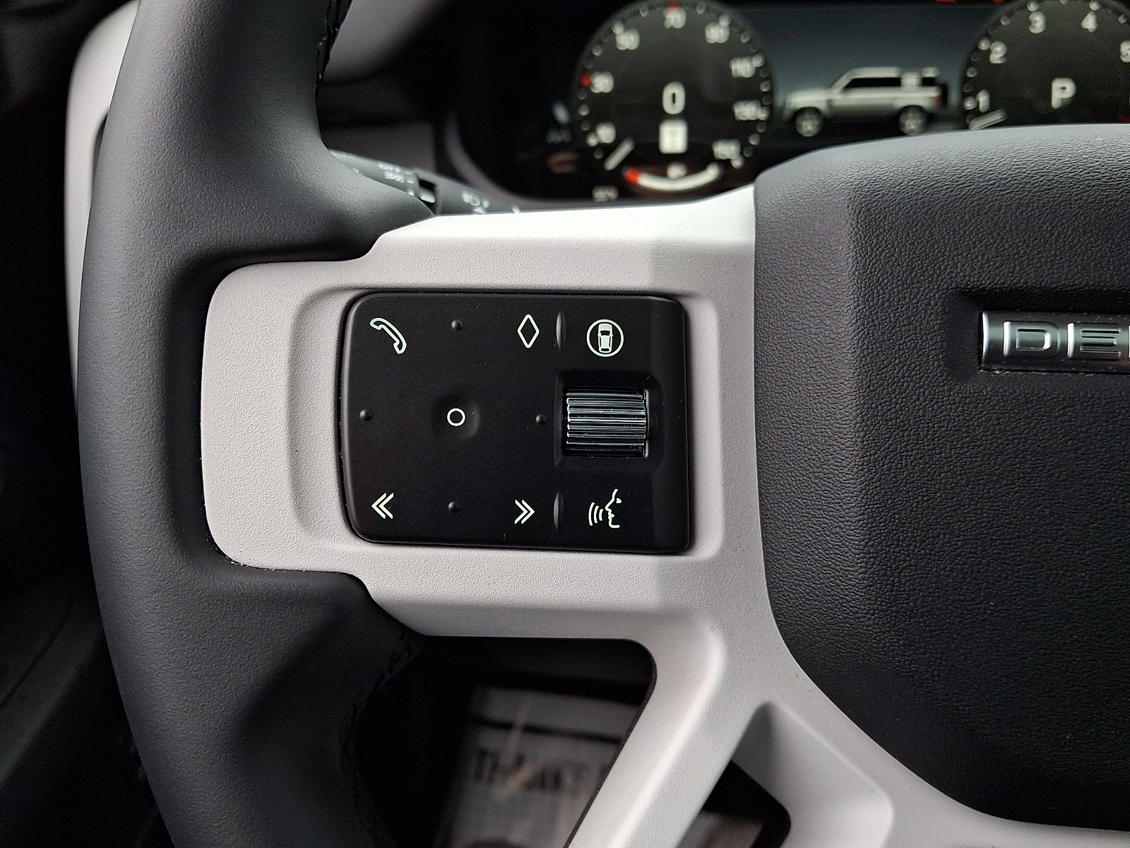 Used 2025 Land Rover Defender 110 S image 21