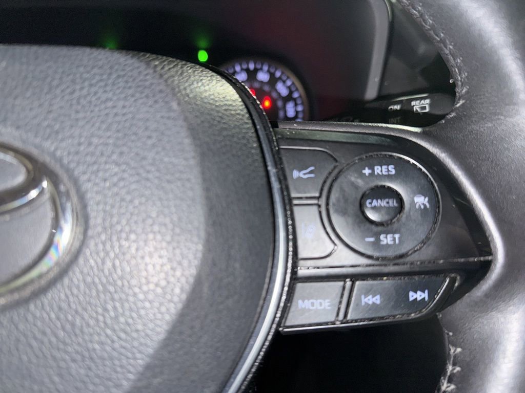 Used 2020 Toyota RAV4 XLE Premium image 23