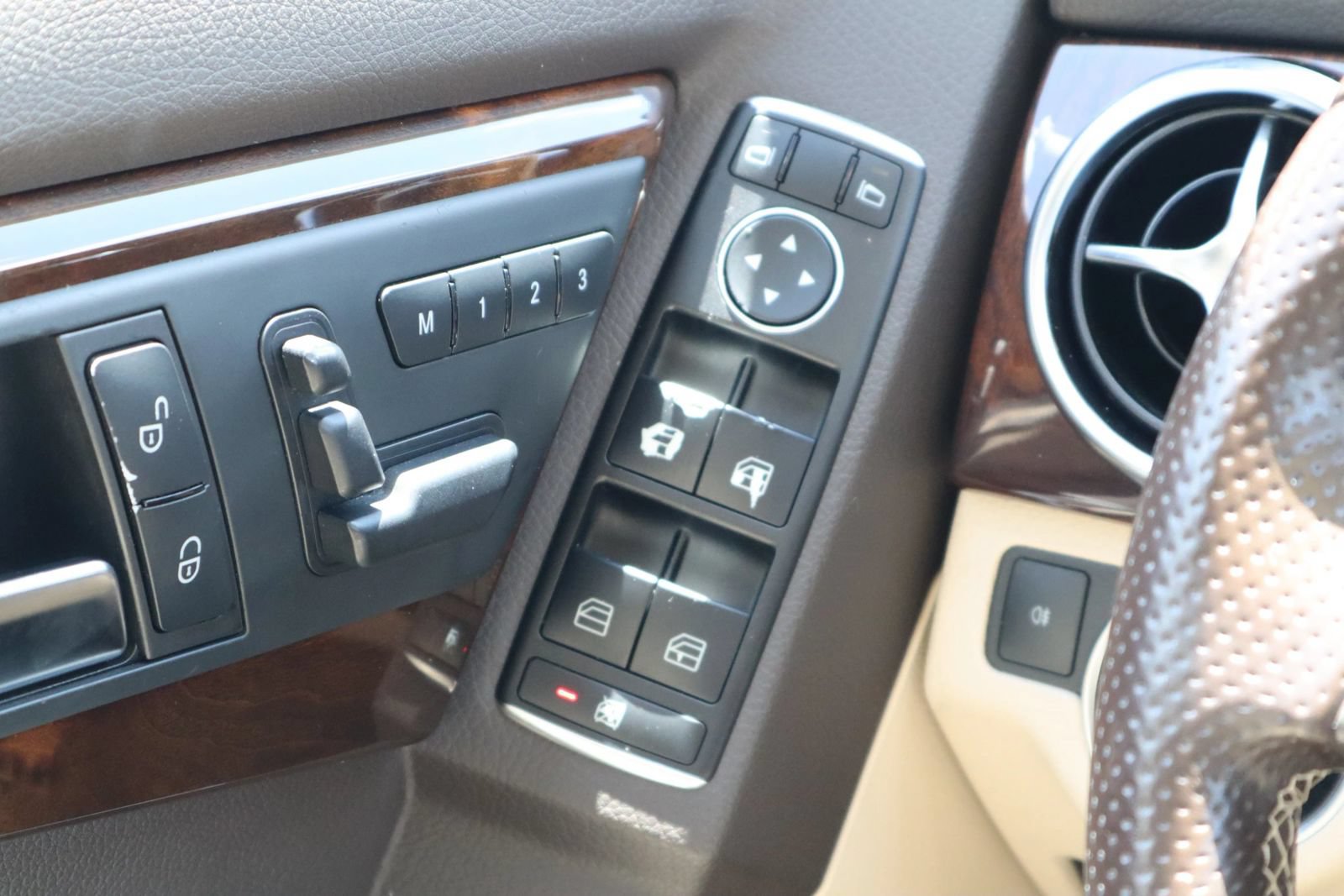 Used 2015 Mercedes-Benz GLK 350 2WD image 27