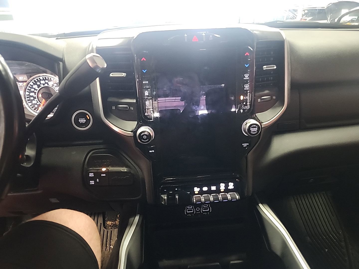 Used 2022 RAM 2500 Big Horn w/ Level B Equipment Group AWD/4WD image 13