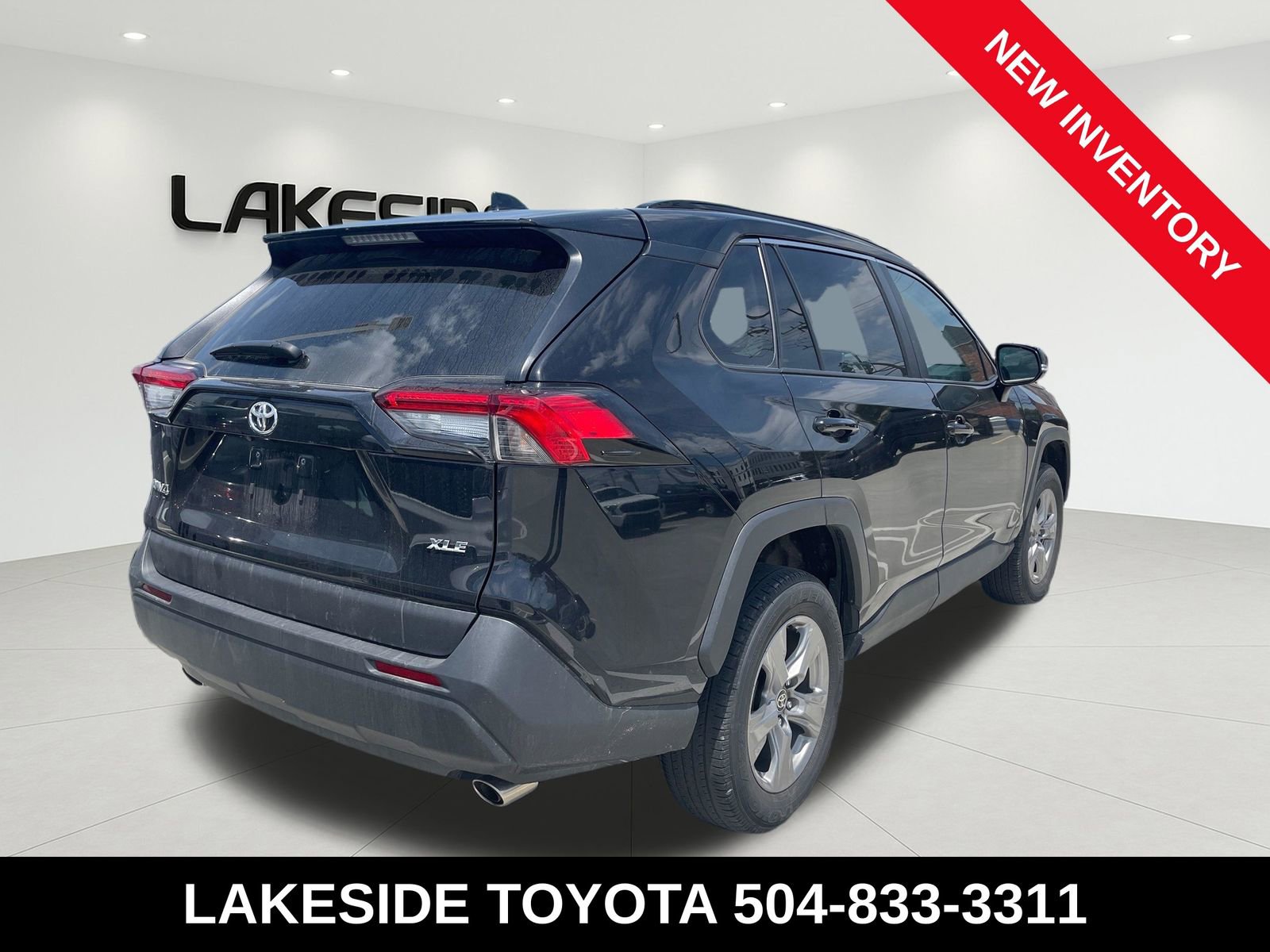 Used 2025 Toyota RAV4 XLE FWD image 3