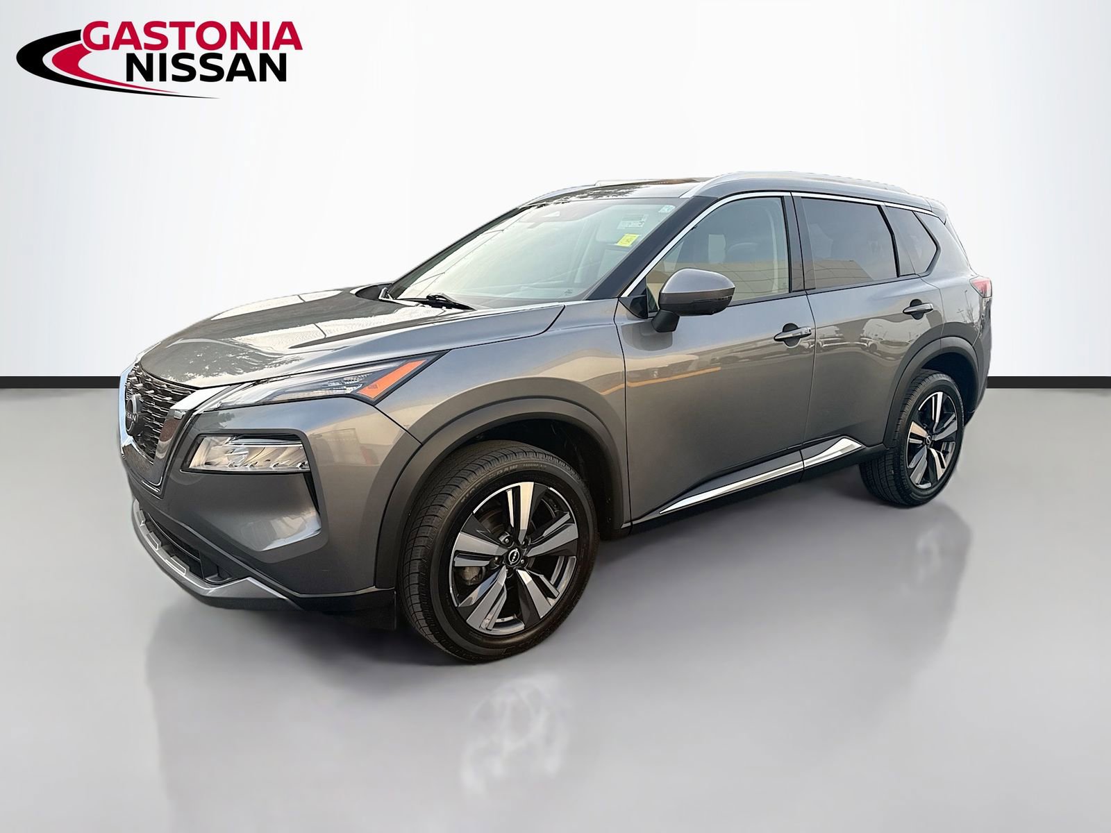 Used 2023 Nissan Rogue SL image 3