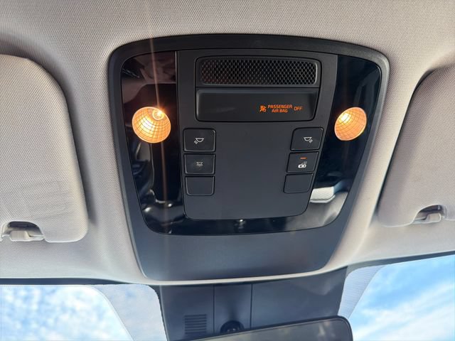 Used 2023 Kia Carnival LX FWD image 22