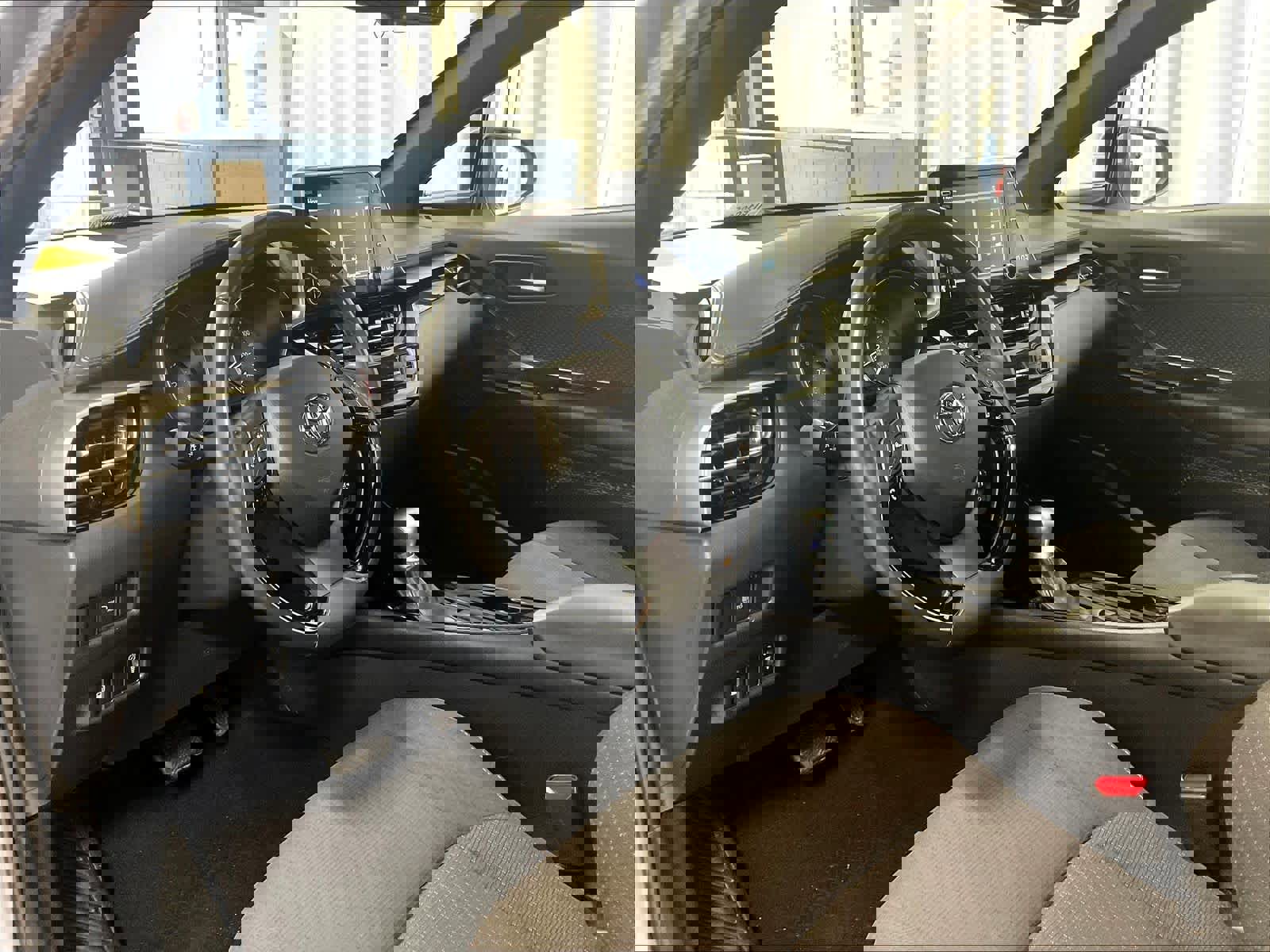 Used 2019 Toyota C-HR XLE image 8