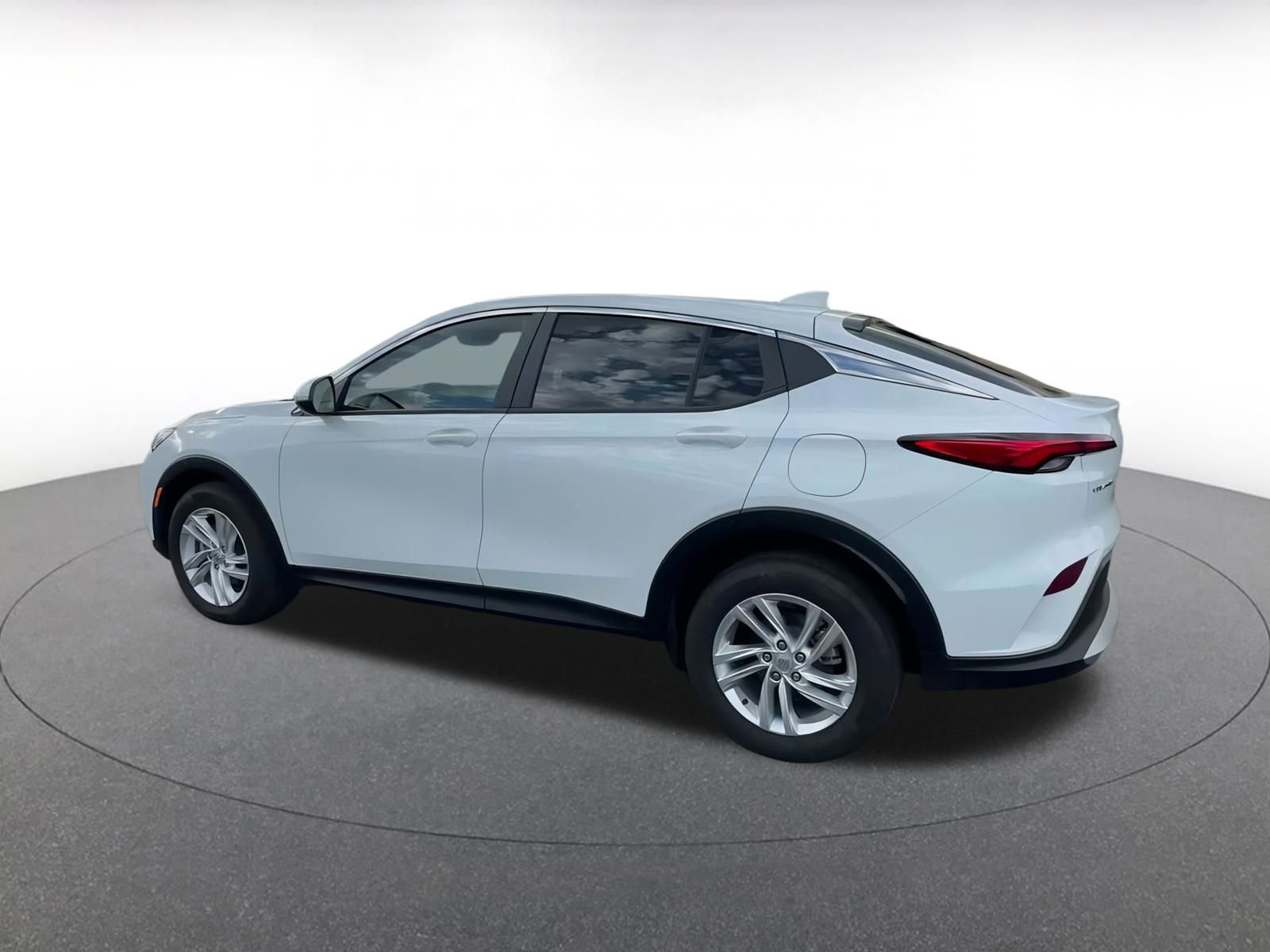 Used 2025 Buick Envista Preferred image 10