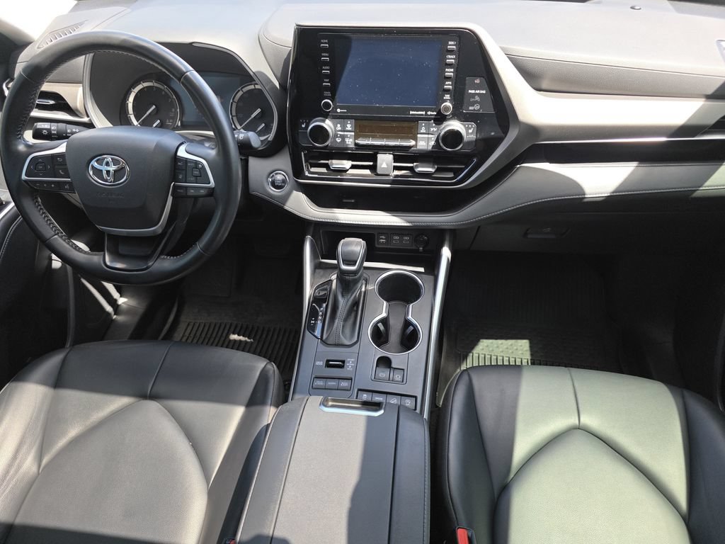 Used 2022 Toyota Highlander XLE AWD/4WD image 20