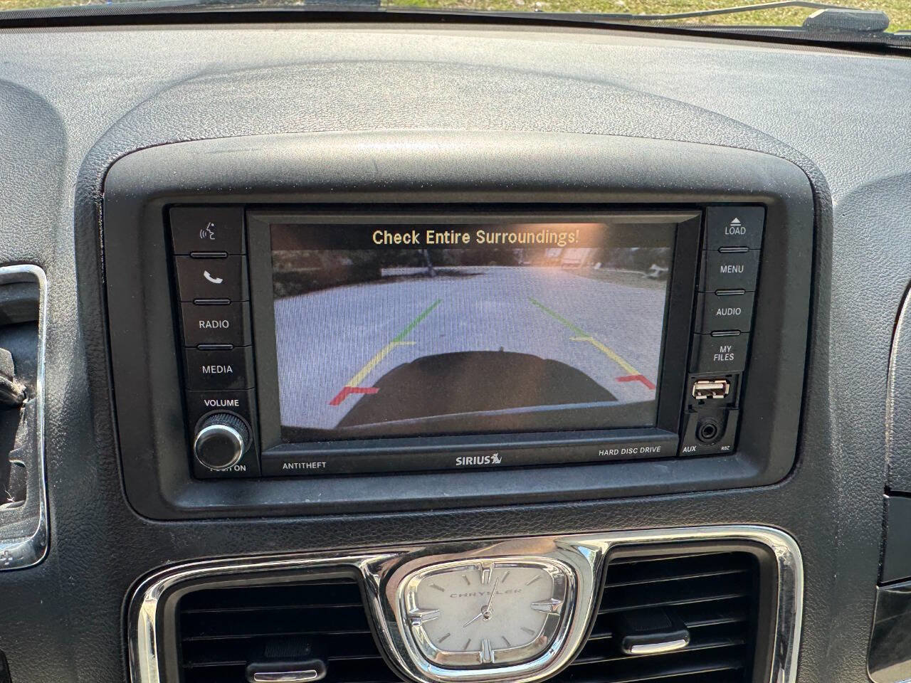 Used 2015 Chrysler Town & Country Touring image 21