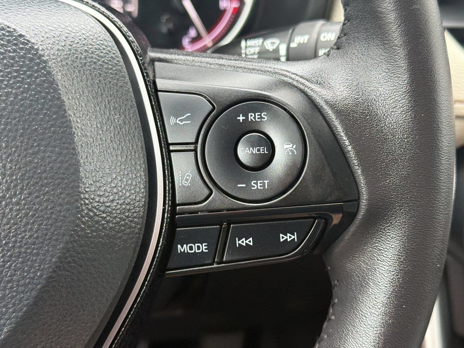 Used 2021 Toyota RAV4 Limited FWD image 32