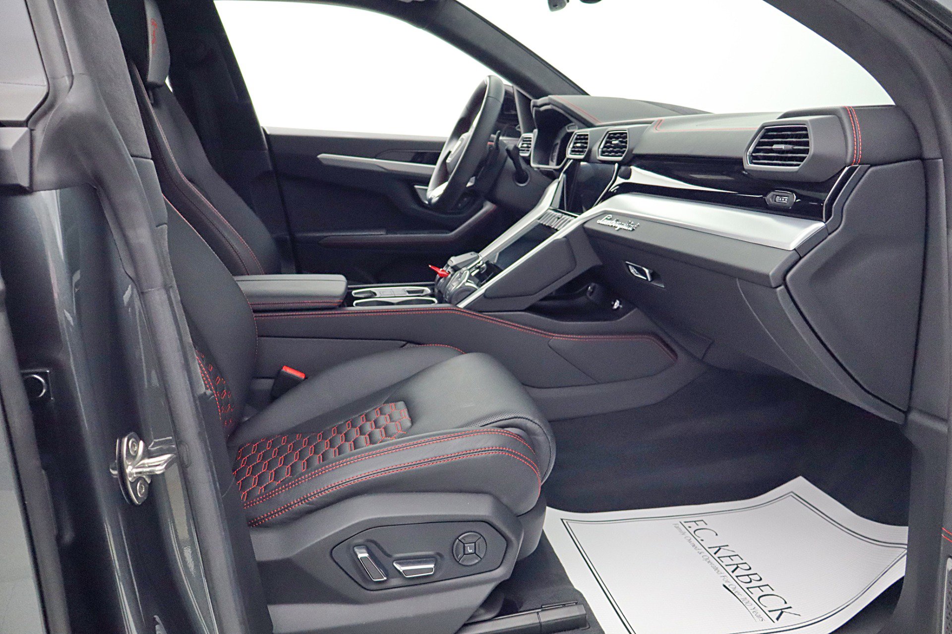 Used 2020 Lamborghini Urus image 35