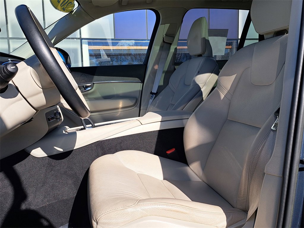 Used 2023 Volvo XC90 B6 Plus w/ Protection Package Premier image 21