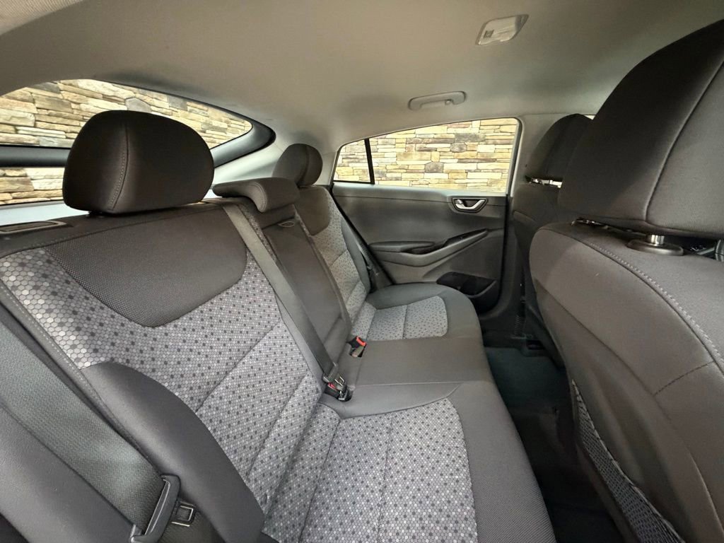 Used 2019 Hyundai Ioniq Plug-In Hybrid image 31