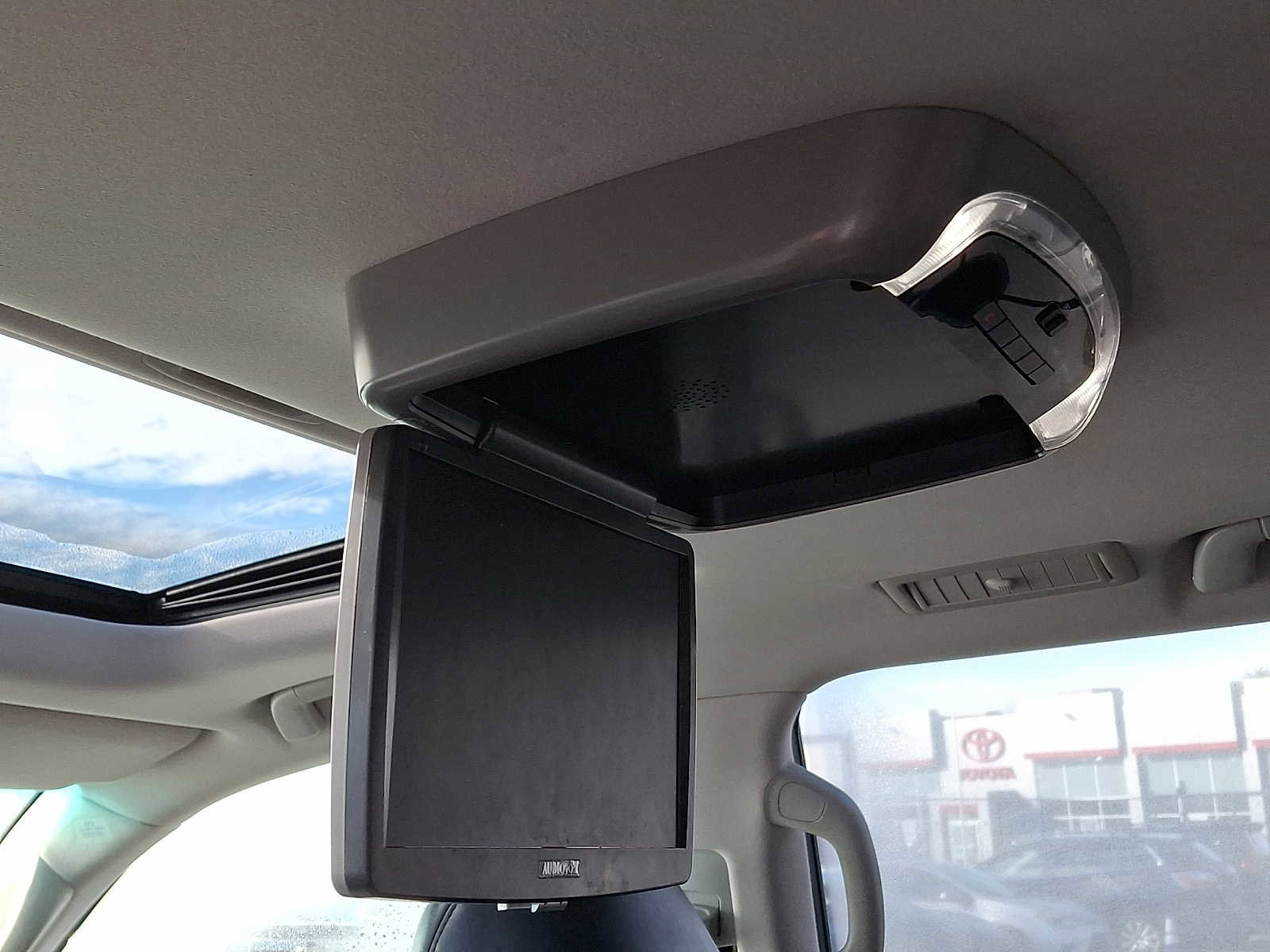 Used 2011 Lexus LX 570 4WD image 10