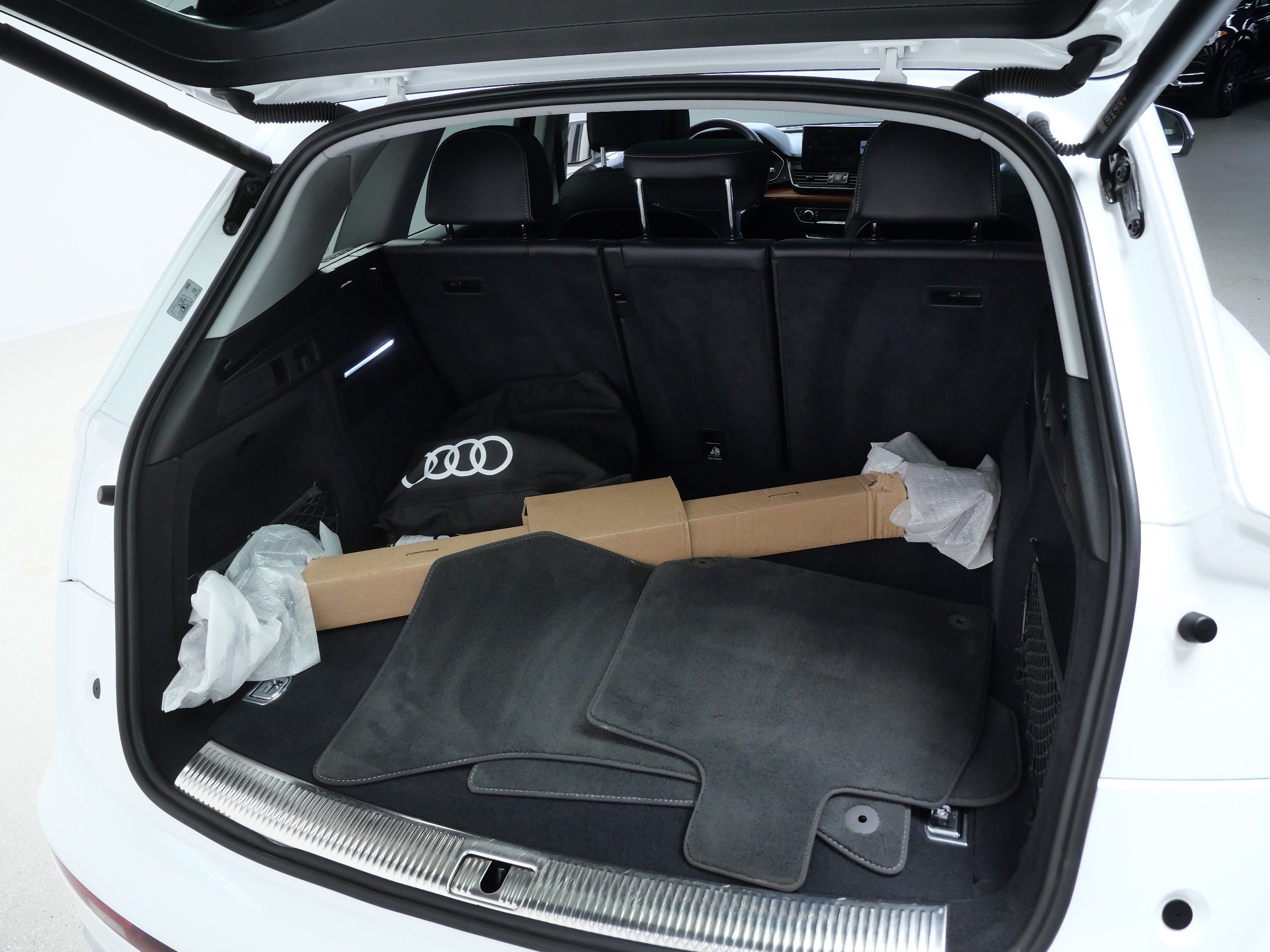 Used 2023 Audi Q5 e Premium w/ Convenience Package AWD/4WD image 7