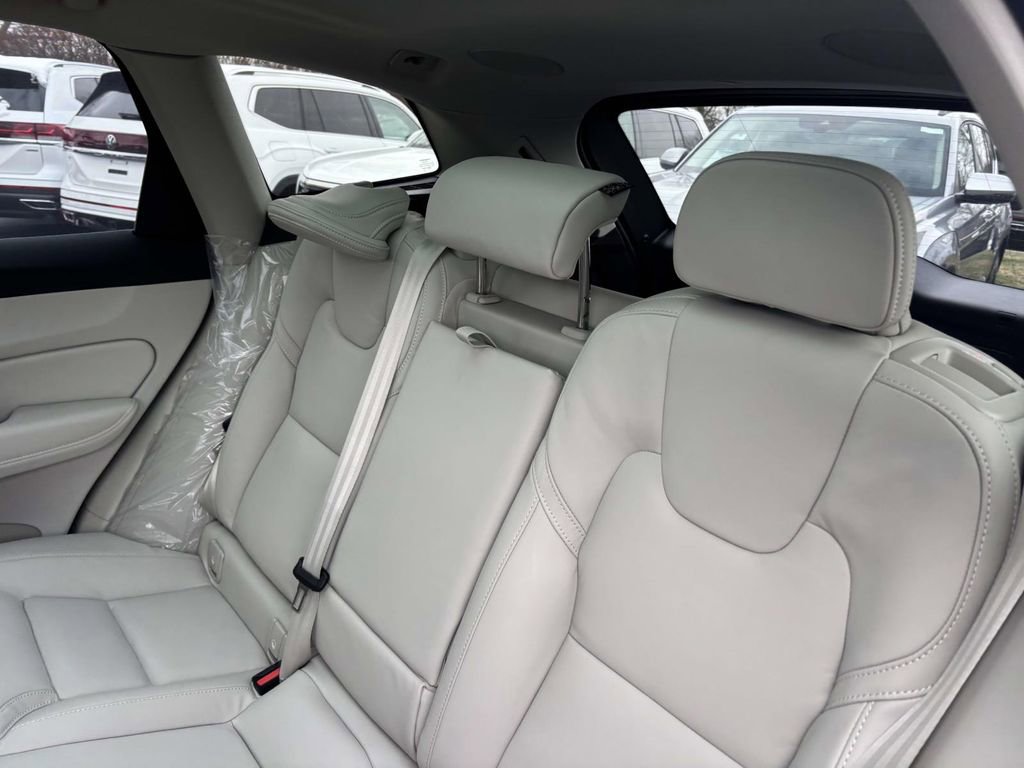 New 2026 Volvo XC60 B5 Ultra w/ Protection Package Premier image 25