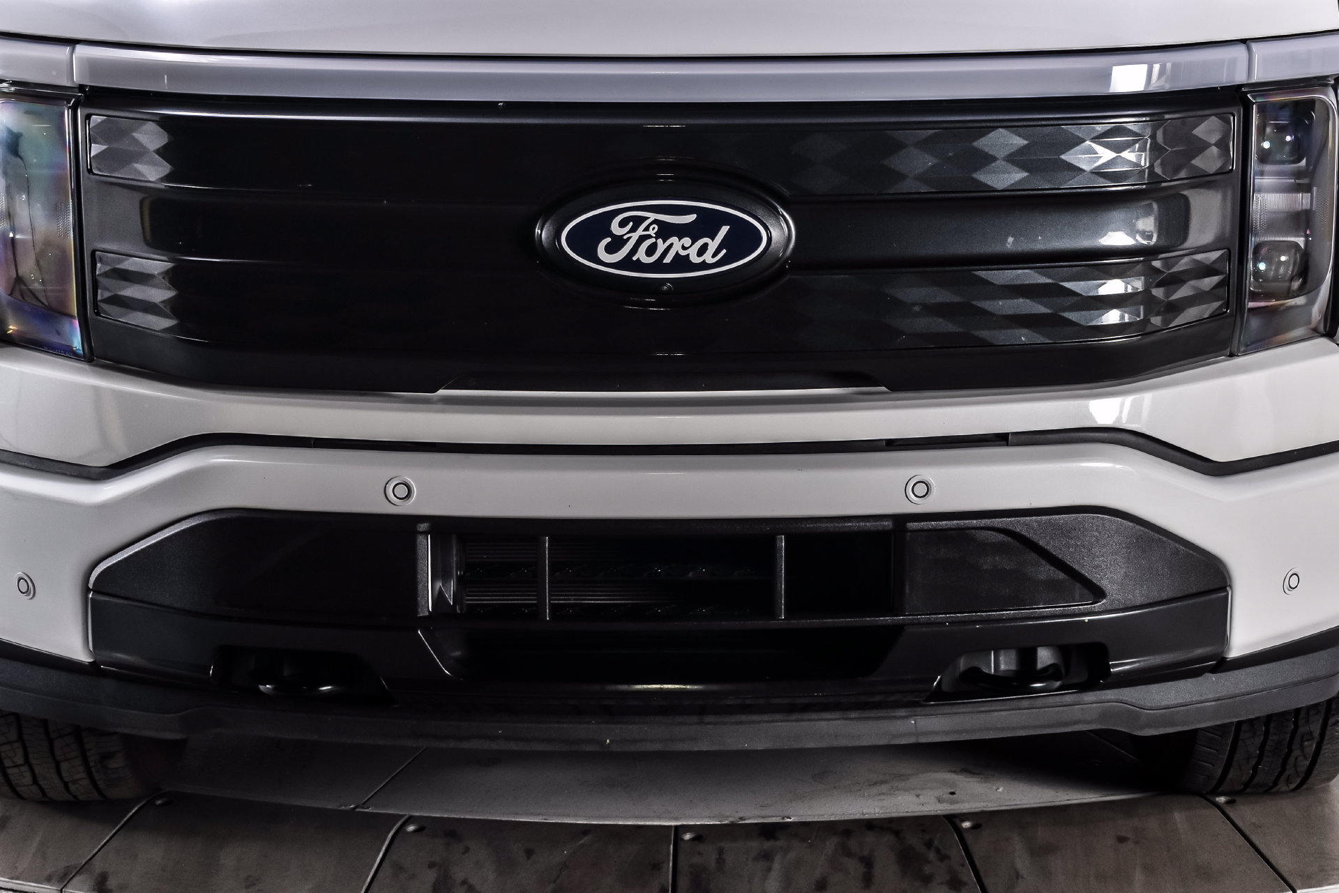Used 2024 Ford F150 Lightning Platinum AWD/4WD image 7