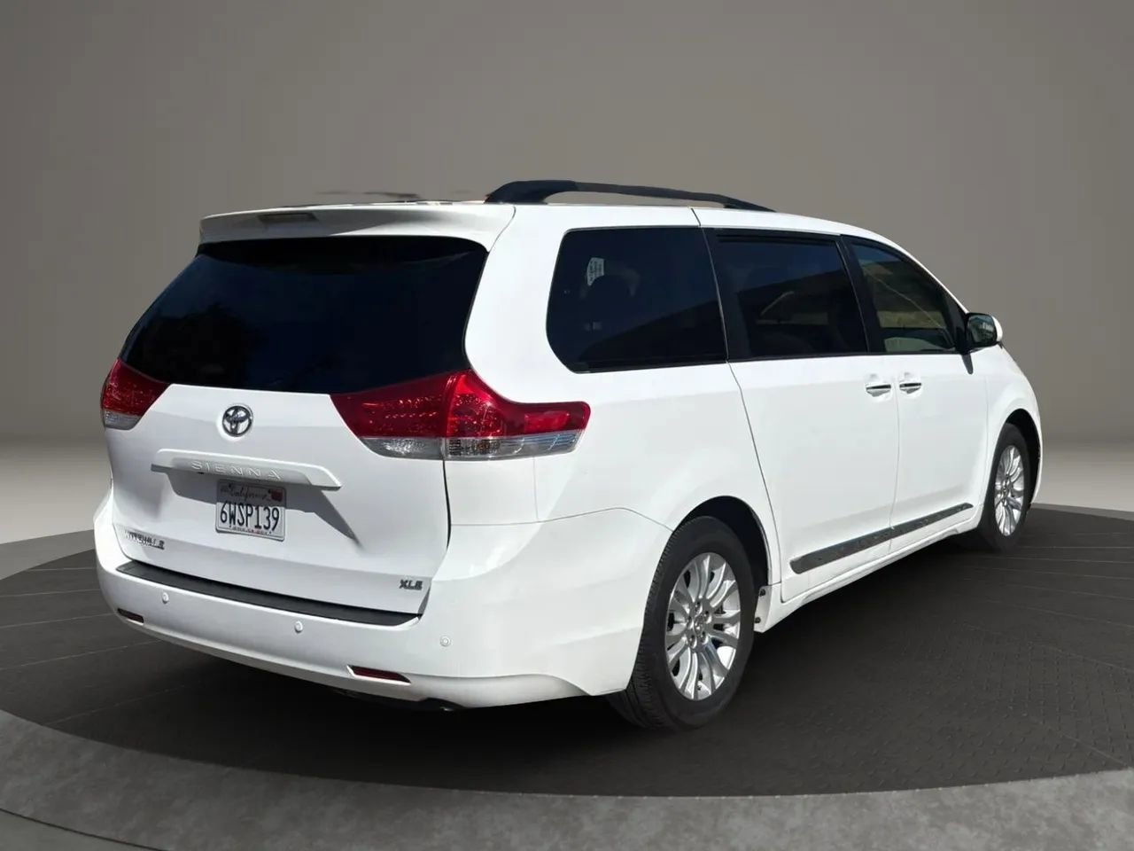 Used 2012 Toyota Sienna XLE FWD image 6