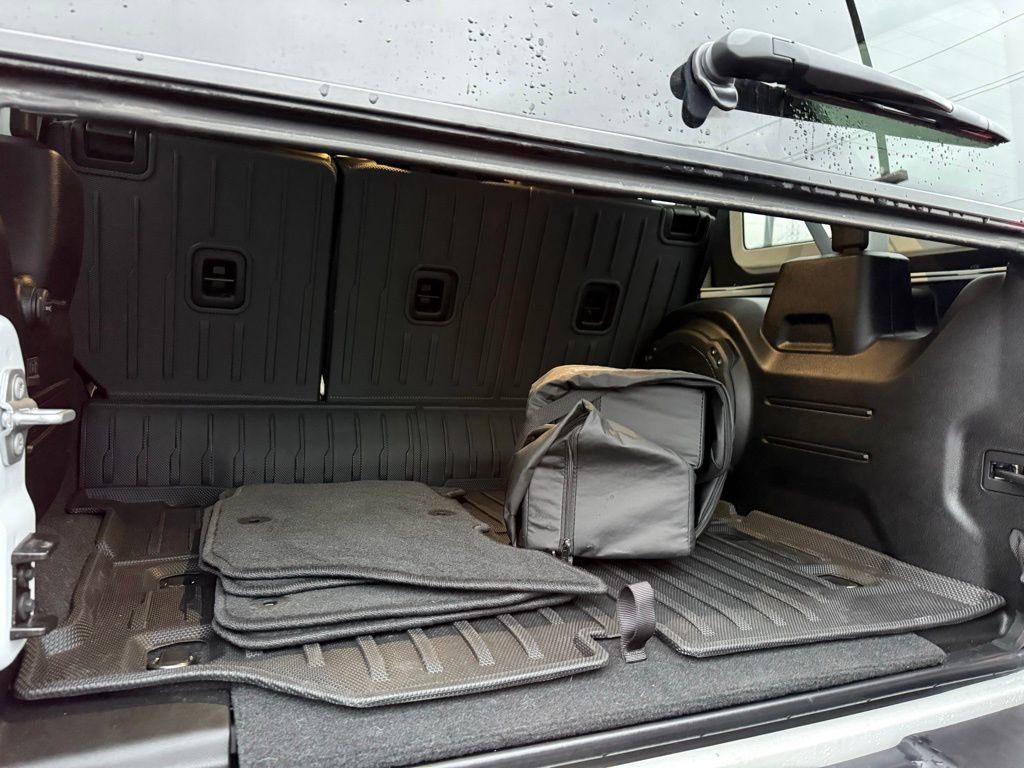 Used 2022 Jeep Wrangler Unlimited Sahara w/ Cold Weather Group image 15