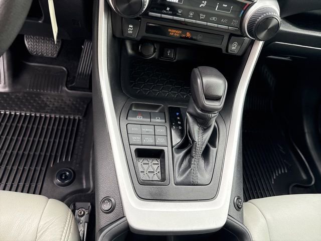 Used 2022 Toyota RAV4 LE image 25