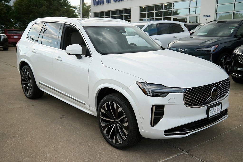 New 2026 Volvo XC90 T8 Plus w/ Protection Package Premier image 4