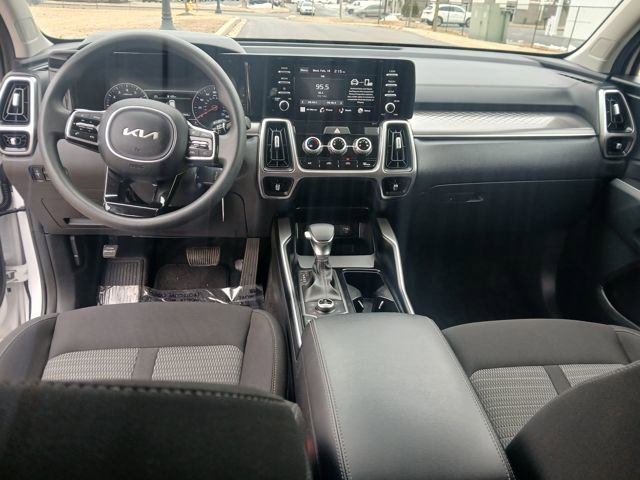 Certified 2023 Kia Sorento LX image 4
