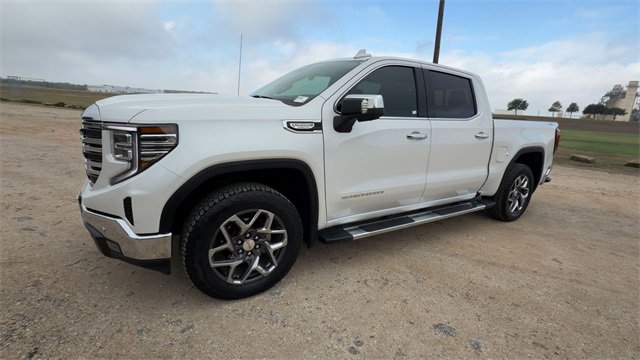 Certified 2025 GMC Sierra 1500 SLT image 4