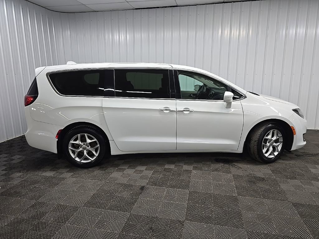 Used 2020 Chrysler Pacifica Touring w/ Tire & Wheel Group image 2