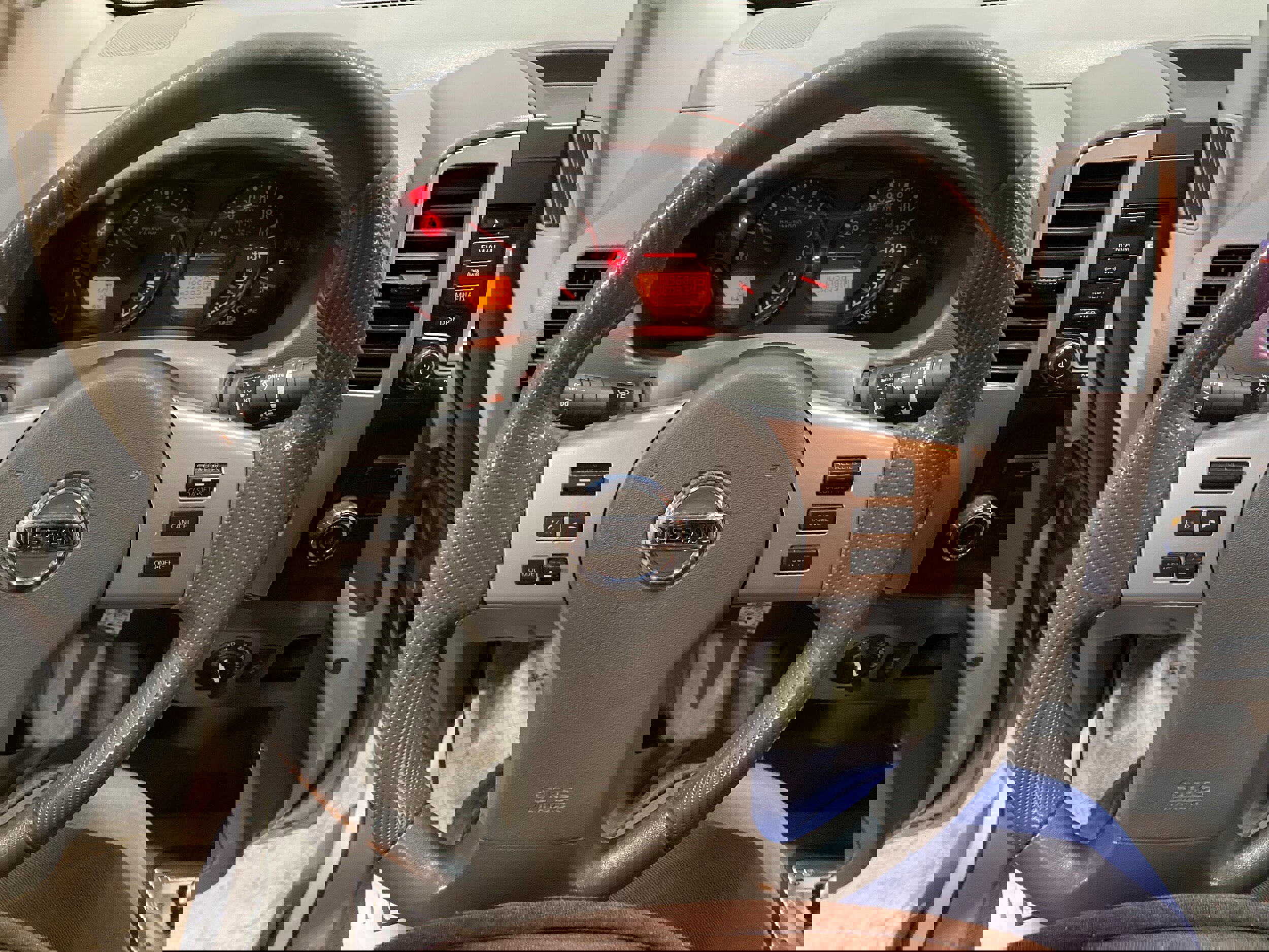 Used 2015 Nissan Frontier SV image 24