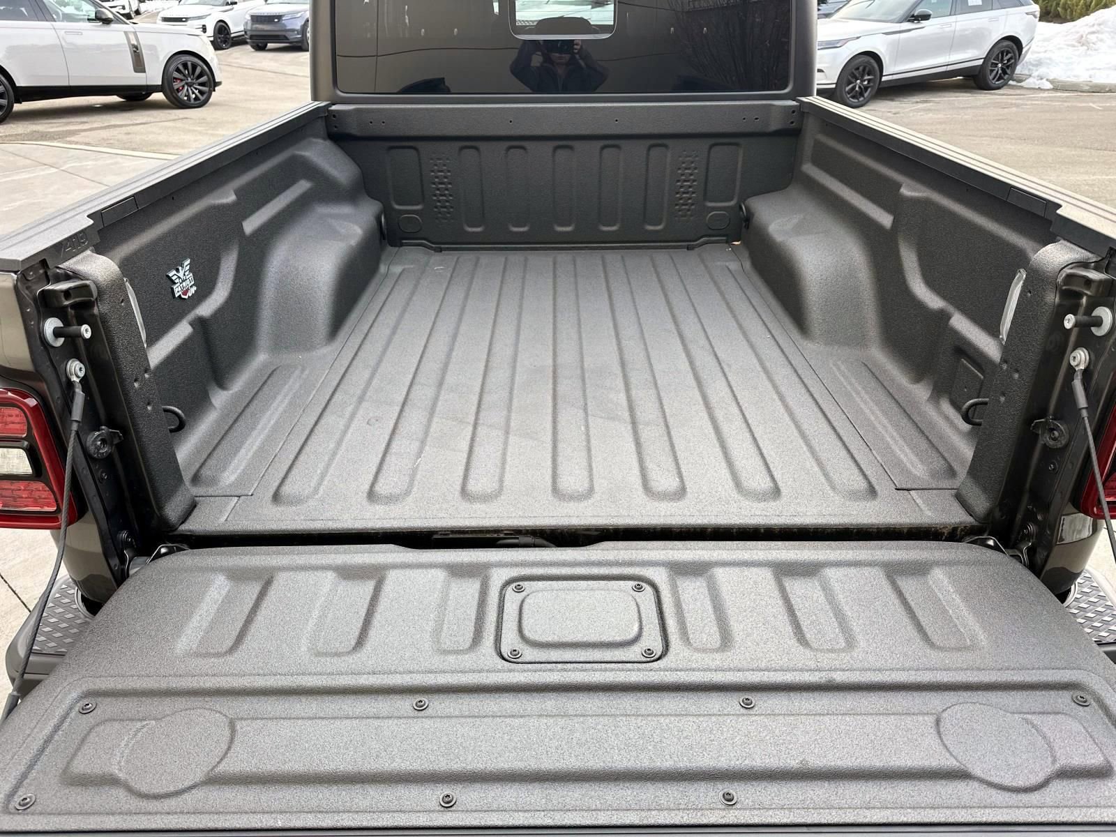 Used 2024 Jeep Gladiator Sport image 9