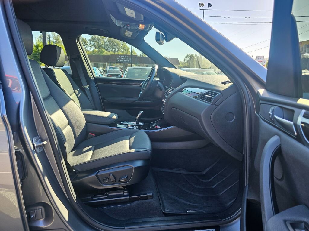 Used 2017 BMW X3 xDrive28i image 13